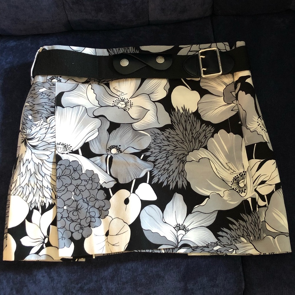 Burberry skirt
